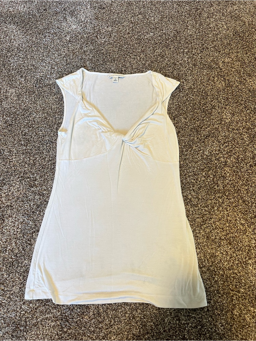 Banana Republic white stretchy top with twist detail and cap sleeve